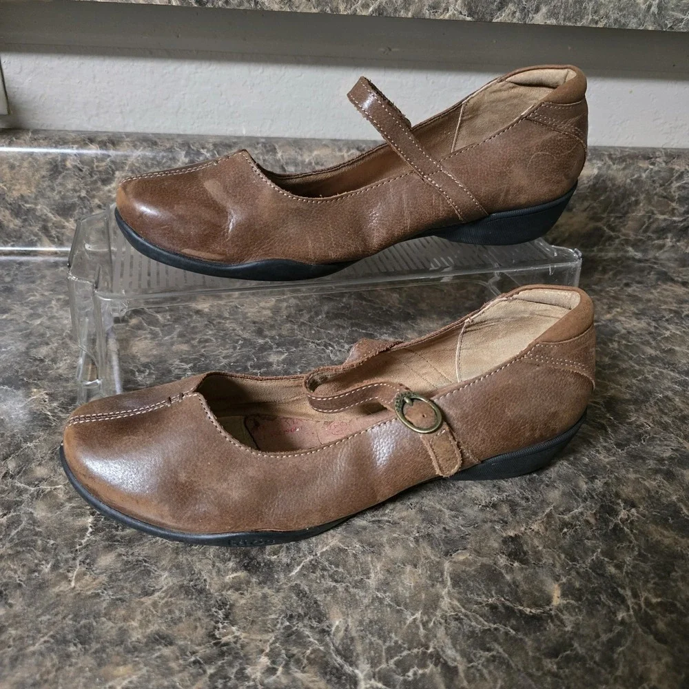 Taos Women's Brown Leather Mary Jane Flat Comfort Shoes Size 9W No Insoles